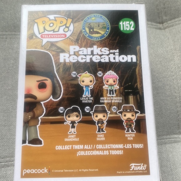 Ron Swanson funko pop - Picture 4 of 4